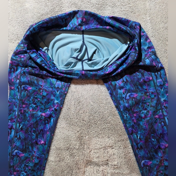 CVG Flamingo Capri Length Leggings *Retired Print* - Picture 2 of 4